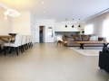 Penthouse de luxe un niveau sans escalier à vendre à Neve Gan Petah Tikva.